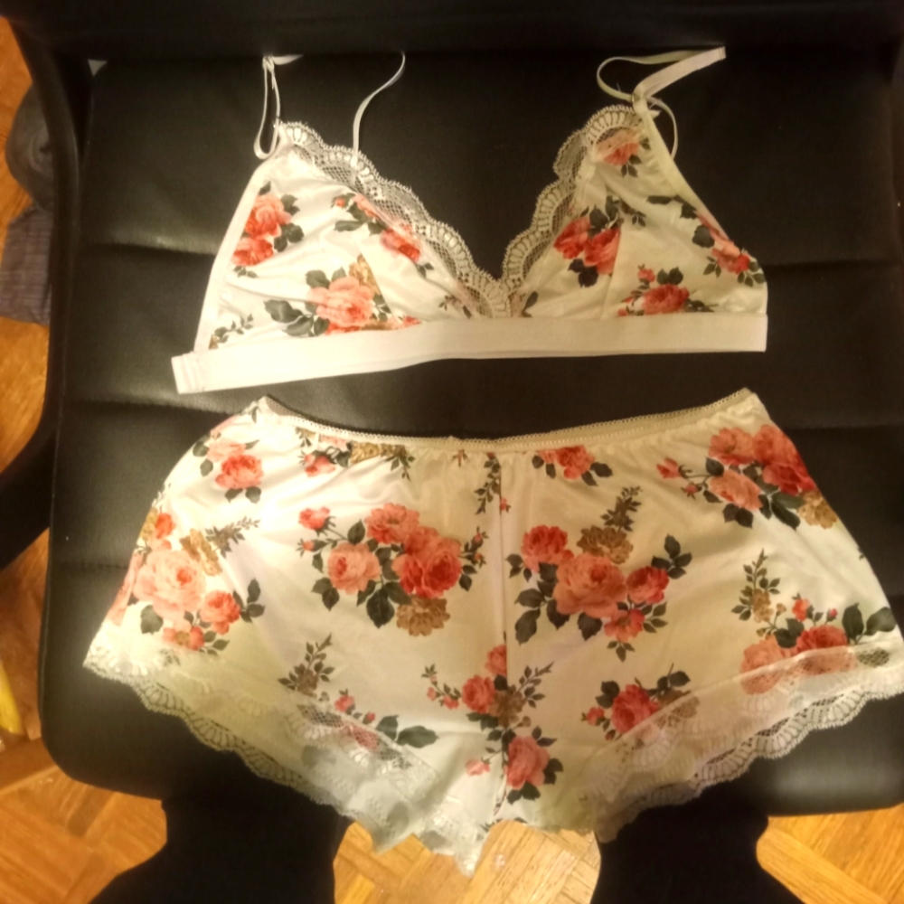 Brand New 2 piece floral lingerie set